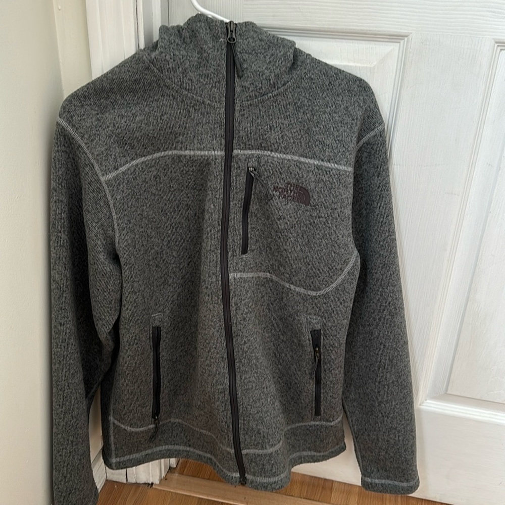 Men’s size M North Face fleece lined hoodie